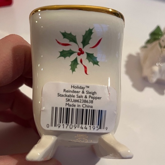 New in Box Lenox Holiday Stackable Reindeer and Sleigh Salt and Pepper Shakers - Picture 11 of 13